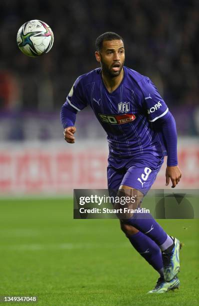 Andrew Wooten of Osnabrueck in action during the DFB Cup second round match between VfL Osnabrück and SC Freiburg at Stadion an der Bremer Brücke on...