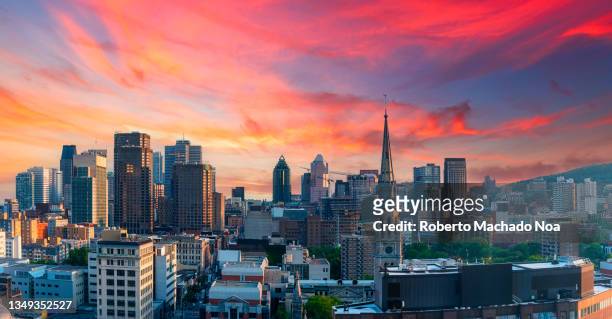 montreal city skyline at dusk - montréal photos et images de collection
