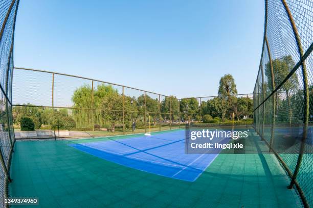 basketball court shot with fisheye lens - tennisveld stockfoto's en -beelden