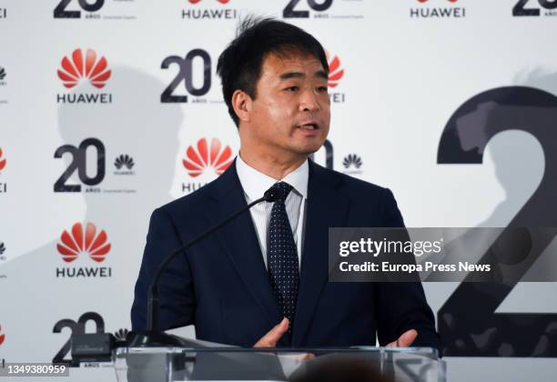 Ericli 137 Huawei Li Photos & High Res Pictures - Getty Images