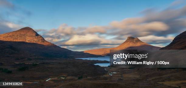 scenic view of mountains against sky,highland,united kingdom,uk - stac pollaidh foto e immagini stock