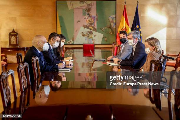 On the left side, the Secretary General of the Socialist Group in Congress, Rafael Simancas; the Minister of the Presidency, Relations with...