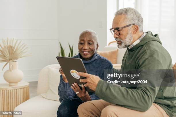 the impact of family life during retirement - family technology stockfoto's en -beelden