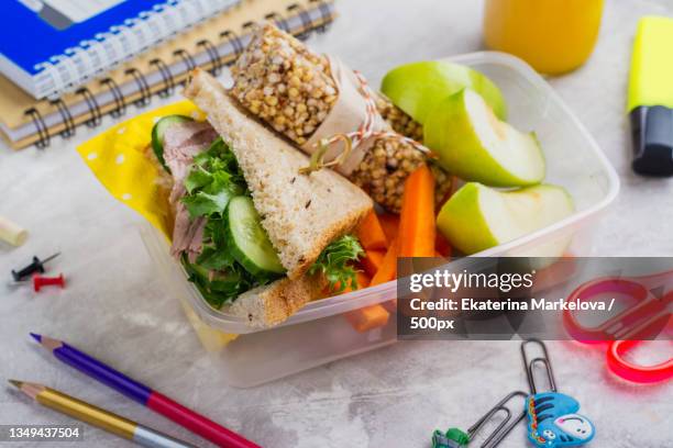 high angle view of food in container on table - packed lunch - fotografias e filmes do acervo