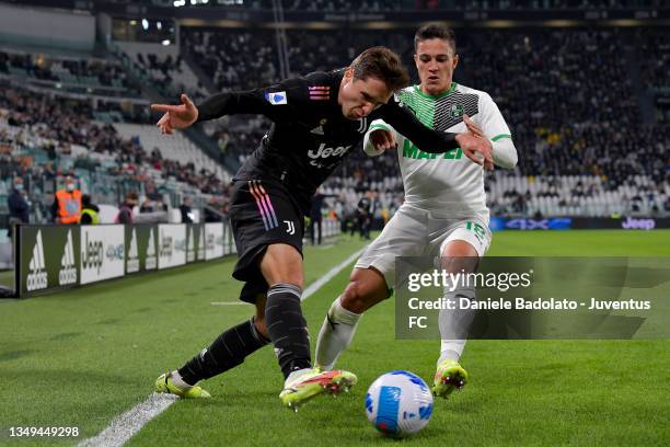 Federico Chiesa of Juventus fights for the ball with Giacomo Raspadori of US Sassuolo during the Serie A match between Juventus and US Sassuolo at...