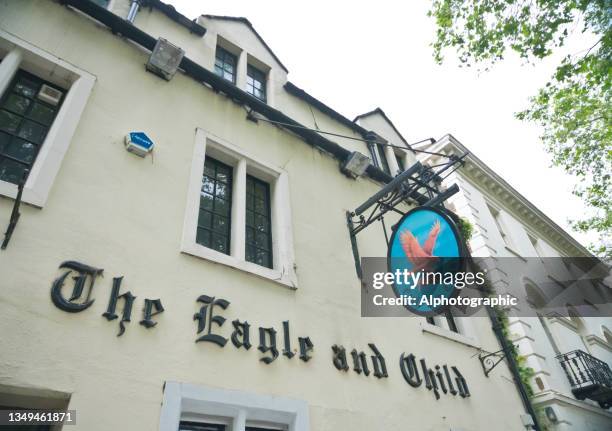 der eagle and child pub in oxford - cs lewis stock-fotos und bilder