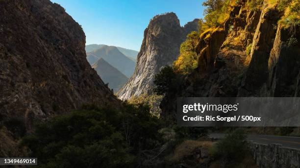 panoramic view of rocky mountains against sky,fresno,california,united states,usa - fresno californië stockfoto's en -beelden