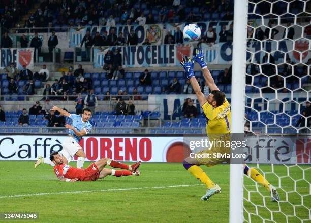 Pedro Rodriguez of SS Lazio scoring goal 1-0 during the Serie A match between SS Lazio and ACF Fiorentina at Stadio Olimpico on October 27, 2021 in...