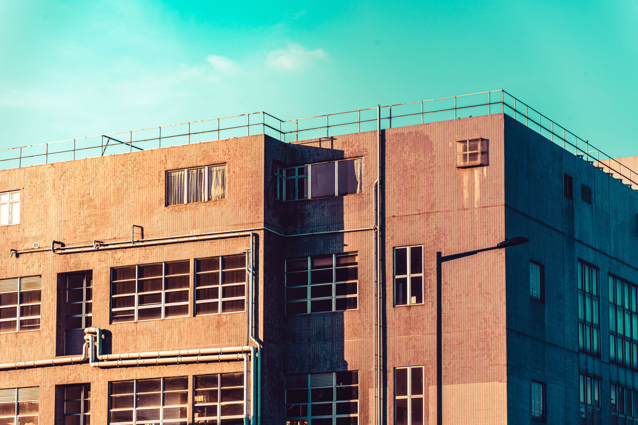 storm resistant building