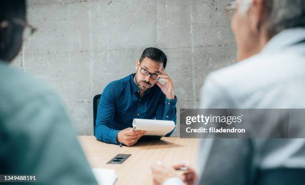 meeting in office - boss angry stockfoto's en -beelden