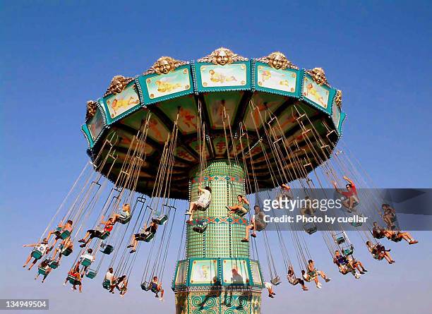 flying chairs - karusell stock-fotos und bilder