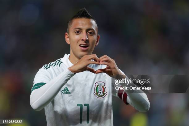 Roberto Alvarado Photos and Premium High Res Pictures Getty Images