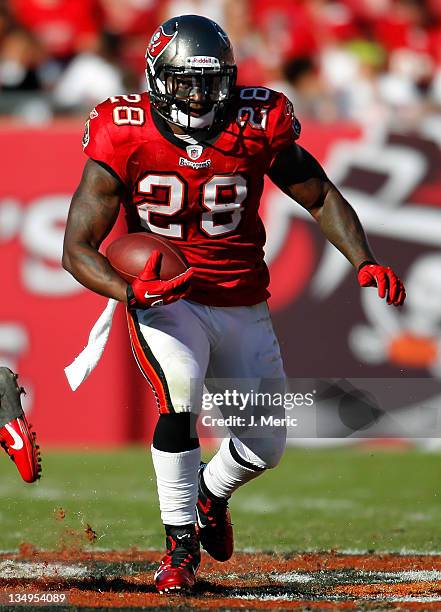 Running back Kregg Lumpkin of the Tampa Bay Buccaneers runs the ball against the Houston Texans during the game at Raymond James Stadium on November...