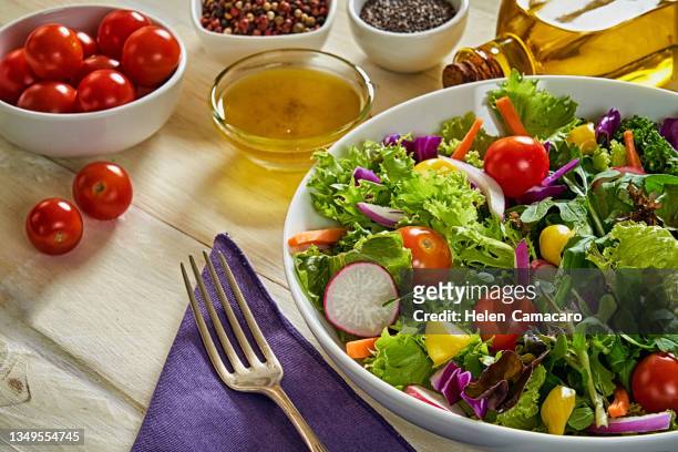 fresh and healthy salad in a bowl on wooden table. - endivie stock-fotos und bilder