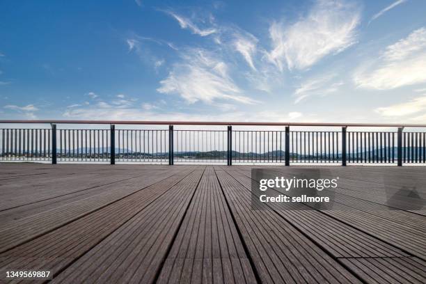 the plank road under the clear sky - railing stockfoto's en -beelden