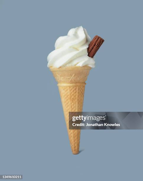 99 flake ice cream cone - chocolate flake bildbanksfoton och bilder