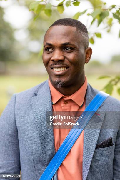 retrato de un hombre de negocios - solapa papel fotografías e imágenes de stock