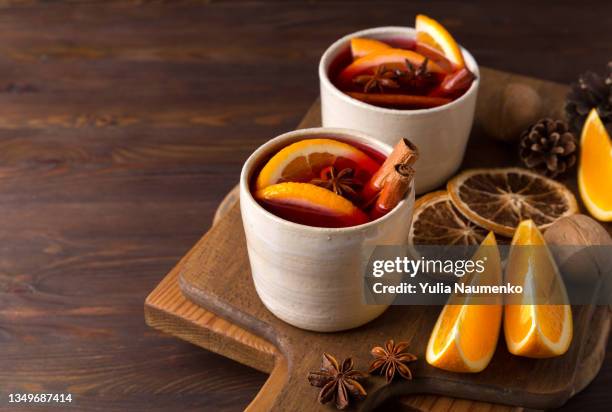 two mugs of mulled wine. hot winter drinks. - vinho quente - fotografias e filmes do acervo