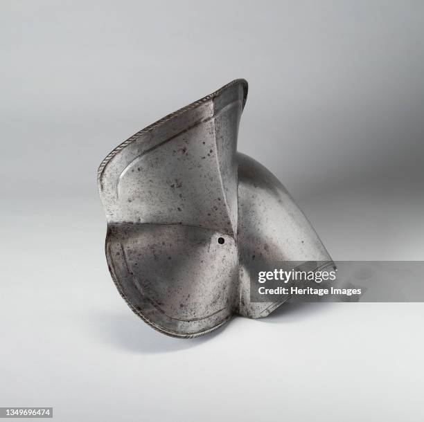 Pauldron Def Pauldron Photos and Premium High Res Pictures - Getty Images