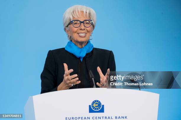 Christine Lagarde, head of the European Central Bank , to the media following a meeting of the ECB Governing Council on October 28, 2021 in...