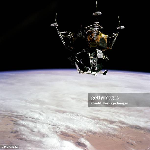 Apollo Command Module Orbits 77 Apollo Command And Service Modules Stock Photos, High-Res Pictures ...