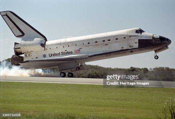 Landing, Florida, USA, 1998. Orbiter Discovery is riding on its main landing gear as it lowers its nose wheel after touching down on Runway 33 at the...