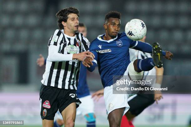 Elio Capradossi of SPAL Ferrara compete for the ball with Diego Fabbrini of Ascoli Calcio during the Serie B match between Ascoli v Spal at Stadio...