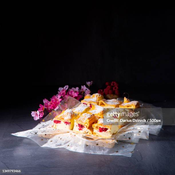 close-up of food on table against black background - gebacken stockfoto's en -beelden