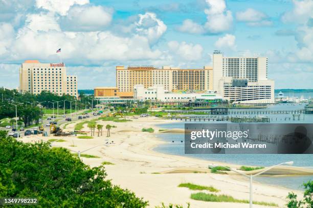 biloxi, mississippi bay et casinos - gulf coast photos et images de collection