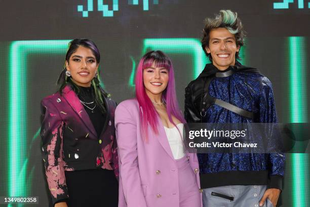 Karen Polinesia, Lesslie Polinesia and Rafa Polinesio attend a press conference to announce their world tour evolución "Los Polinesios Jump Show" at...