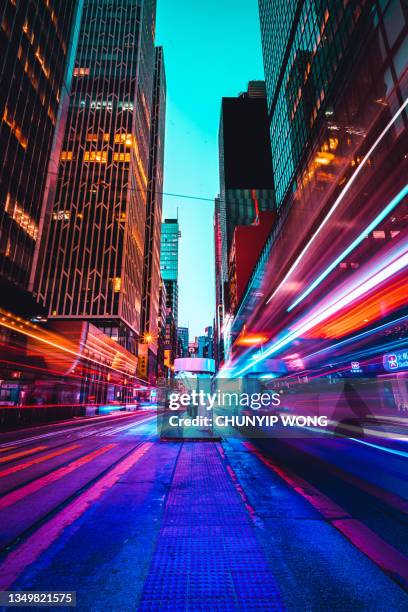 traffic trails in financial district - city street blurred stockfoto's en -beelden