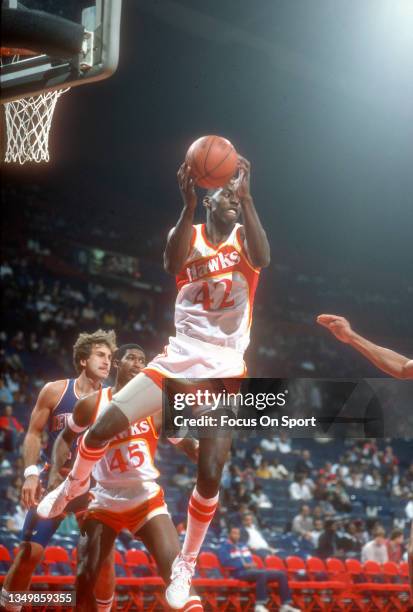 Kevin Willis of the Atlanta Hawks grabs a rebound against the New York Knicks during an NBA basketball game circa 1984 at the Omni Coliseum in...