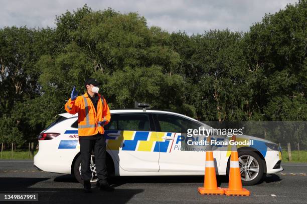 Royal New Zealand Navy staff assist police in checking border travel documents between Auckland and Northland at Te Hana on October 29, 2021 in...