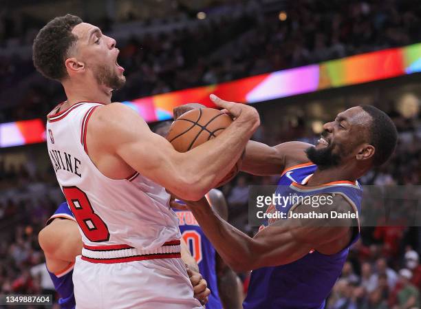 Kemba Walker of the New York Knicks forces a jump ball with Zach LaVine of the Chicago Bulls at the United Center on October 28, 2021 in Chicago,...