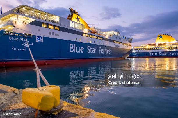 dos blue star ferries amarrando en los muelles del puerto de el pireo al atardecer - piraeus fotografías e imágenes de stock