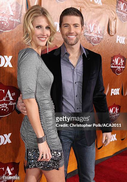 Singer Josh Turner and Jennifer Turner arrive at the American Country Awards 2011 at the MGM Grand Garden Arena on December 5, 2011 in Las Vegas,...
