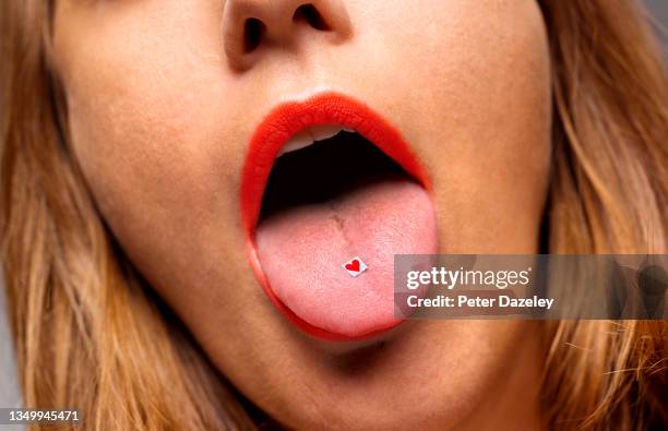 lsd on tongue - acid fotografías e imágenes de stock