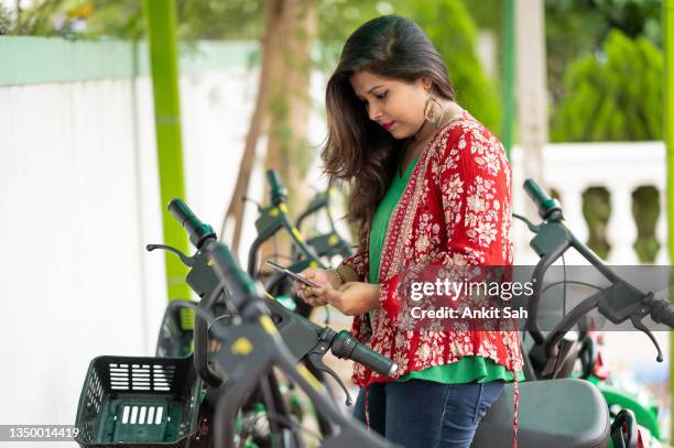 Girl Scanning Qr Code Photos and Premium High Res Pictures - Getty Images