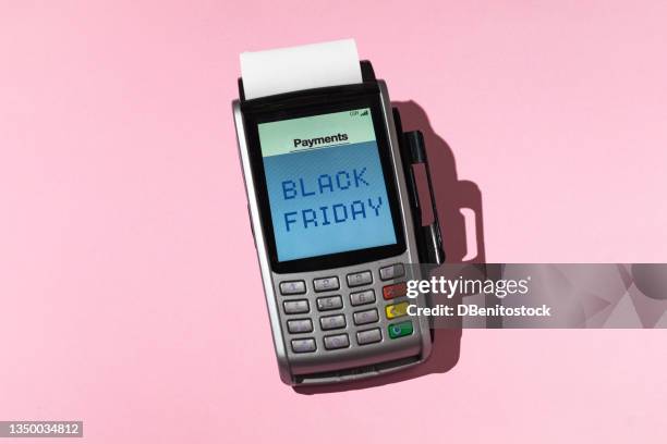 dataphone with the word 'black friday' on the screen on pink background. black friday, shopping, commerce and credit cards concept. - black friday bildbanksfoton och bilder