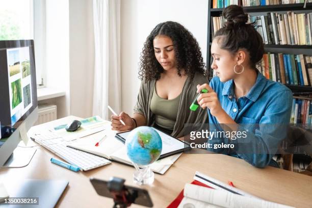 two young woman preparing together presentation for climate protection - educação ambiental imagens e fotografias de stock