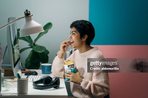 student having a snack at home - snacking stockfoto's en -beelden