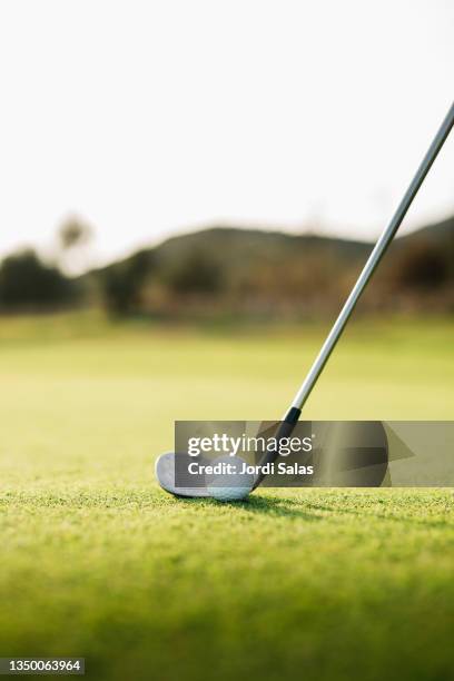 golf ball on grass - golf clubs stock pictures, royalty-free photos & images