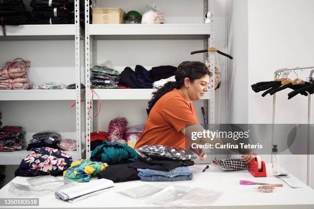 Clothes Packing In Store 1,978 Packing Up Orders Stock Photos, High-Res Pictures, and Images ...