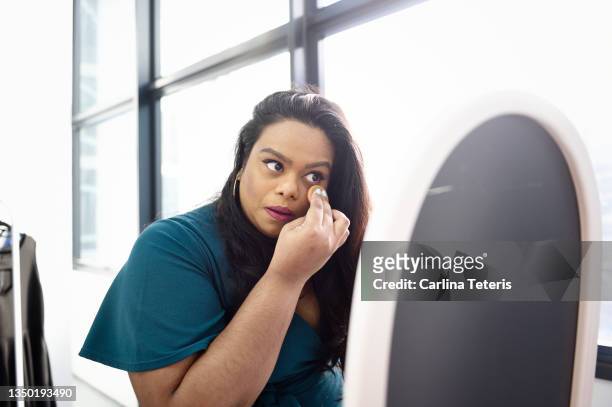 woman applying make up at work - showus makeup stock pictures, royalty-free photos & images