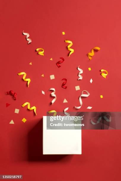 box with exploding confetti. - surprise gift foto e immagini stock