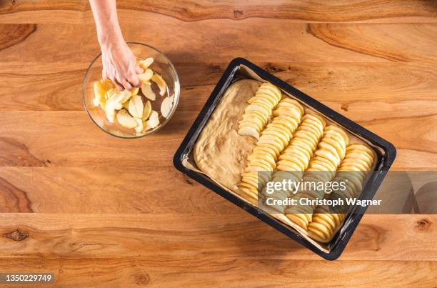 backen - apfelkuchen - apfelkuchen stockfoto's en -beelden