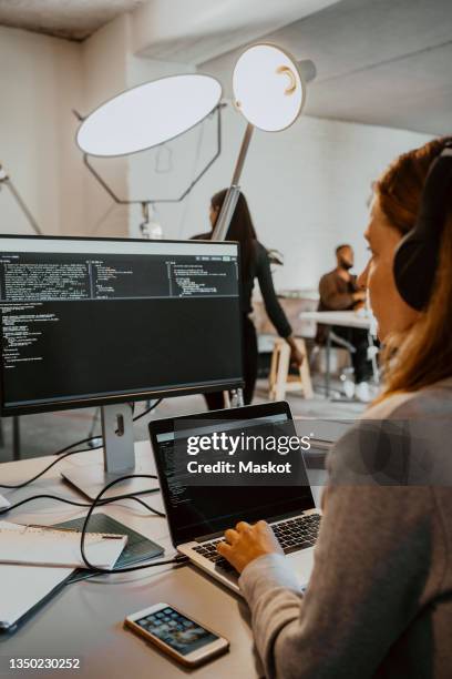 1,338 Programmer Vertical Screen Stock Photos, High-Res Pictures, and ...