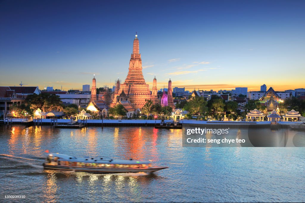 Wat Arun (Temple of Dawn), Bangkok, Thailand. -