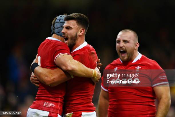 Johnny Williams of Wales celebrates scoring their first try with Jonathan Davies during the Autumn International match between Wales and New Zealand...