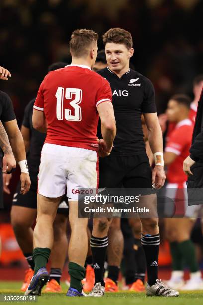 Beauden Barrett of New Zealand shakes hands with Jonathan Davies of Wales after the Autumn International match between Wales and New Zealand at...